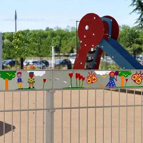 Clôture ludique pour sécuriser les espaces de jeux extérieurs